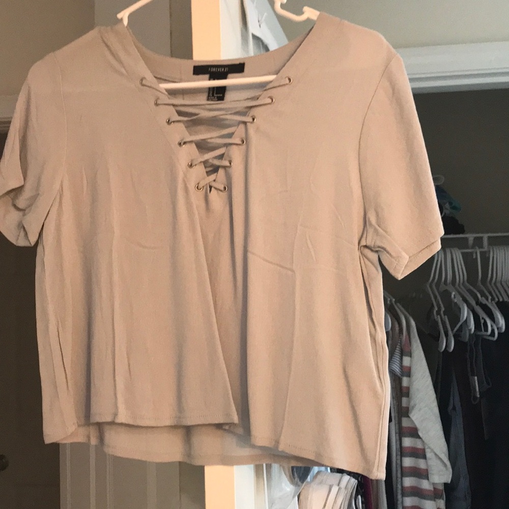 Short sleeved style top